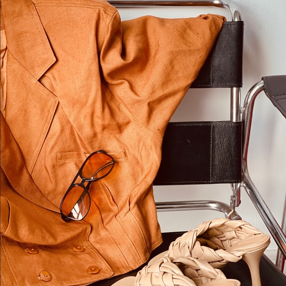 Linen Double Breasted Cropped Structure Jacket - Picture 4 of 16